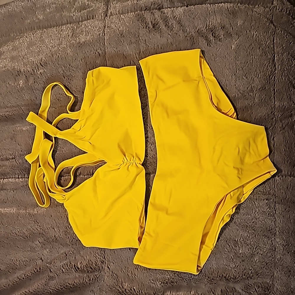 Fused Hawaii NWOT Large Kohanaiki Top & Large Kona Bottom set